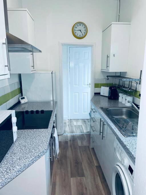 Comfortable Town House In Coventry City Centre Villa Exterior photo
